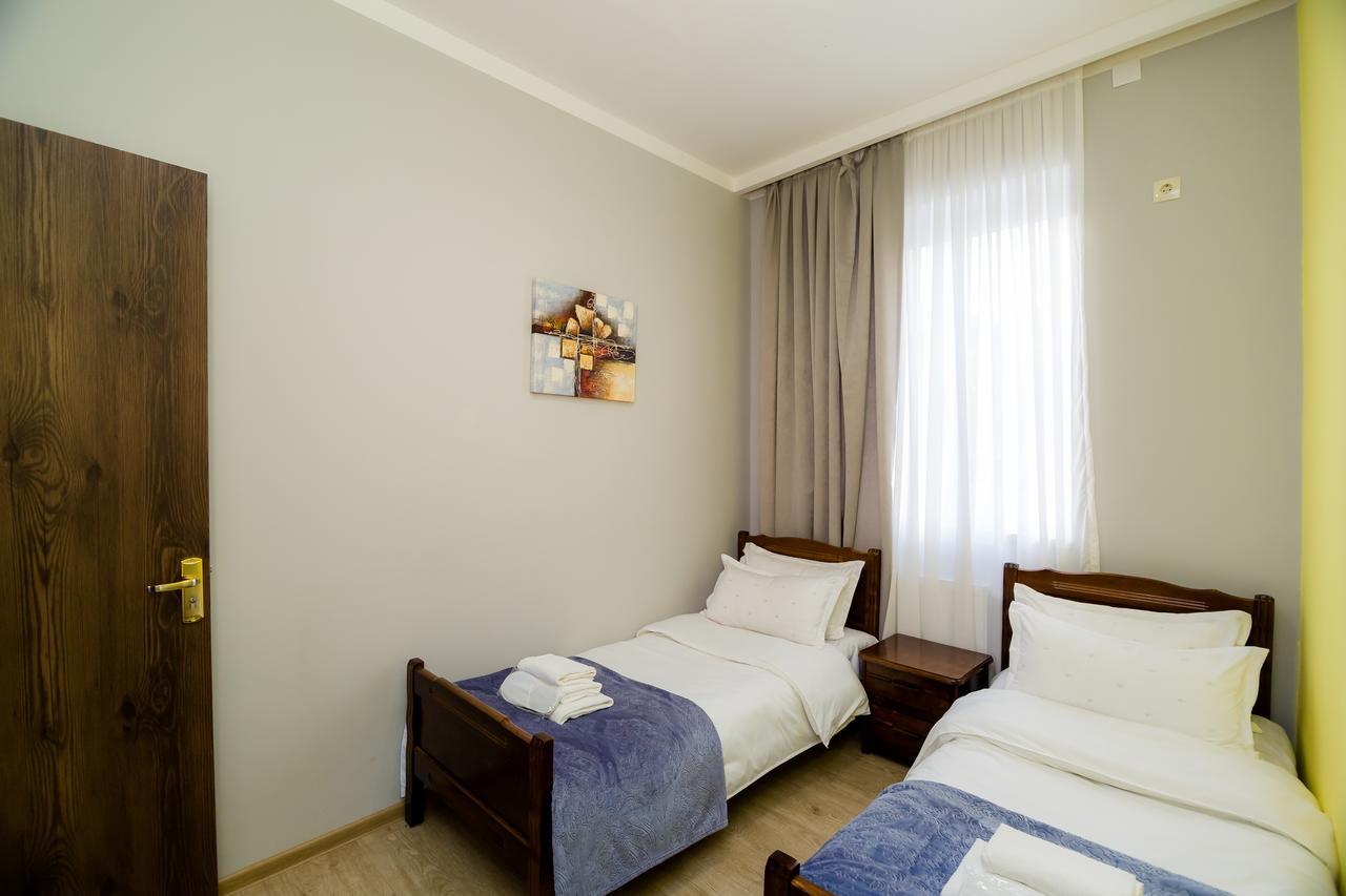Big Family Guest House Tbilisi Exterior photo